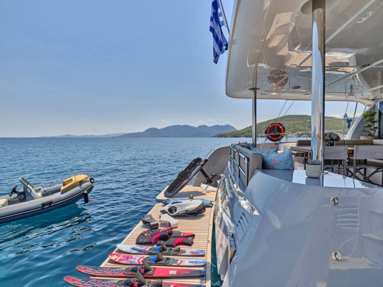 Luxury Yacht rental in Néa Péramos - HeySea ANDARE OLTRE