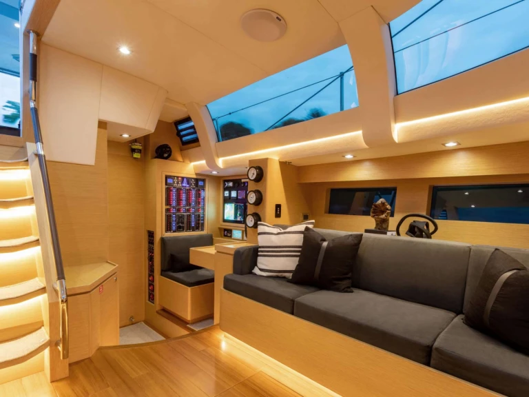 Luxury Yacht rental in New England - Hylas Vanishing Point