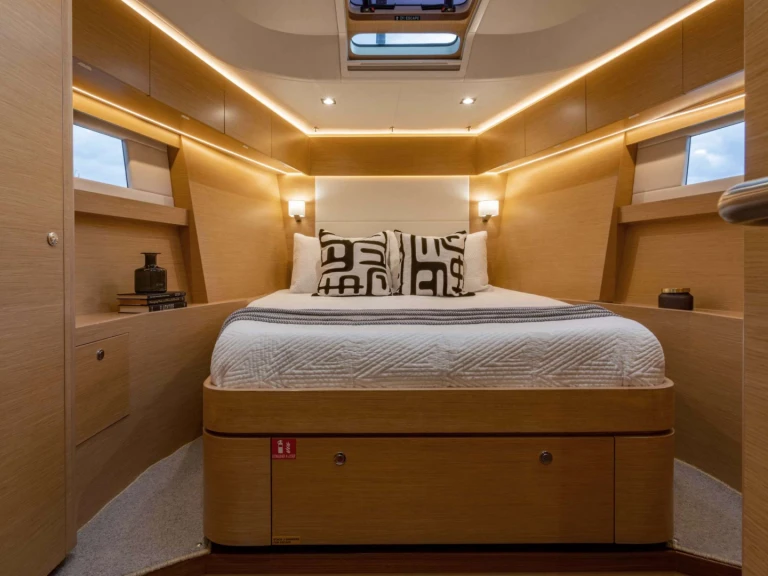 Luxury Yacht rental with or without captain Hylas New England
