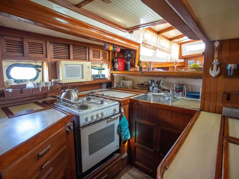 Bareboat Rental Luxury Yacht Ta Chiao with a boat licence