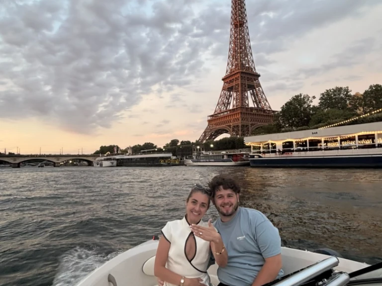 Rent a Monterey Mercruser Paris
