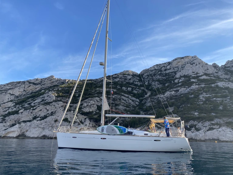 Boat rental Bénéteau Oceanis 43 in Saint-Mandrier-sur-Mer on Samboat