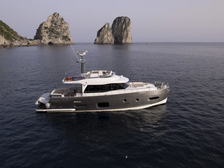 Boat rental Azimut Azimut Magellano 53 in Forio on Samboat