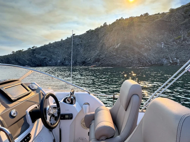 Boat rental Jeanneau Cap Camarat 8.5 WA in Cerbère on Samboat