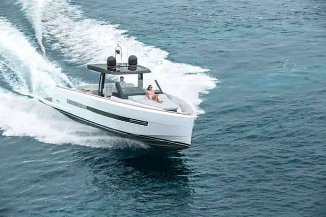 Motorboat for rent Saint-Tropez at the best price