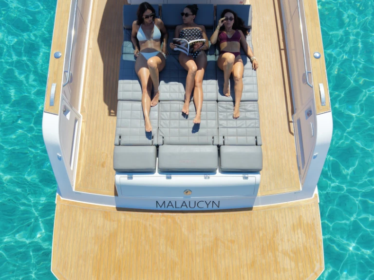 Bareboat Rental Motorboat Pardo Yachts with a boat licence