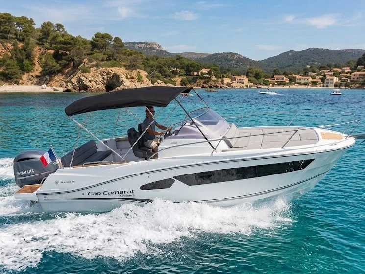 Yacht charter Port Cogolin cheap Cap Camarat 7.5 WA