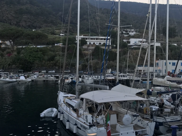 Sailboat for rent Corigliano-Rossano at the best price