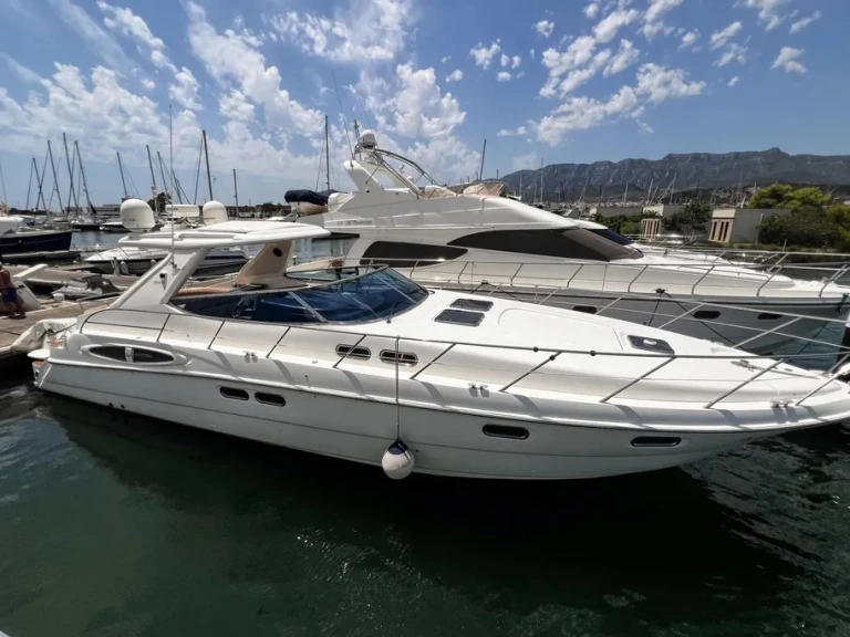 Boat rental Sealine S48 in Vibo Marina on Samboat