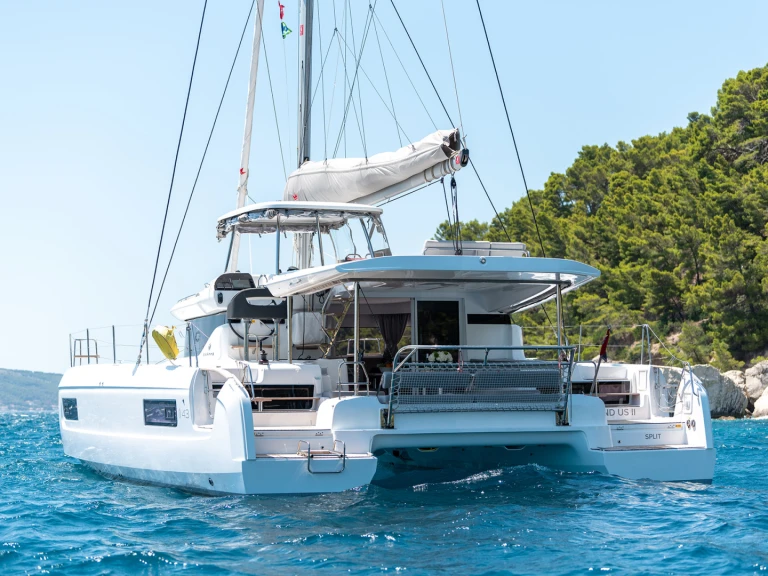 Boat rental Lagoon Lagoon 43 - 3 + 1 cab. OW in Kaštela on Samboat