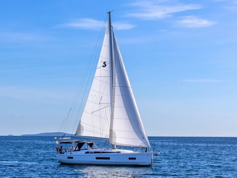 Bénéteau Oceanis 40.1 in Alimos on SamBoat