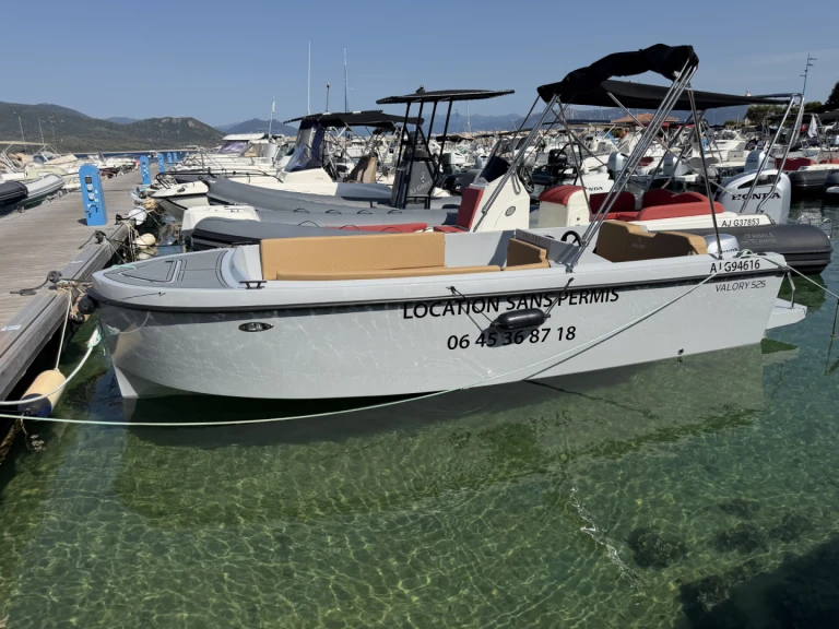 Boat rental Valory 525 in Porto Pollo on Samboat