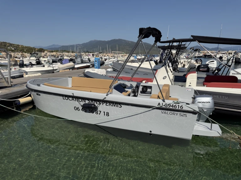 Bareboat Rental Motorboat Valory with a boat licence