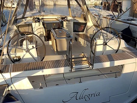 Sailboat for rent Lefkáda at the best price