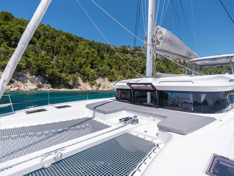 Rent a Lagoon Lagoon 43 - 3 + 1 cab. OW Kaštela
