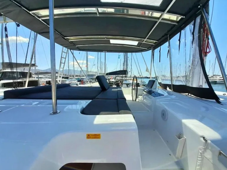 Lagoon Lagoon 46 in Alimos on SamBoat
