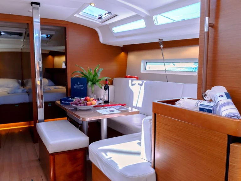 Boat rental Jeanneau Sun Odyssey 440 in Alimos on Samboat