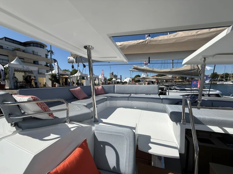 Catamaran rental in Road Town - Fountaine Pajot Fountaine Pajot FP 44 Maestro - 3 cab.