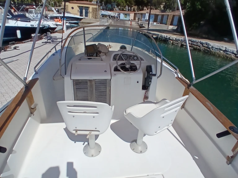 Bénéteau Cap ferret 650 in Bormes-les-Mimosas on SamBoat