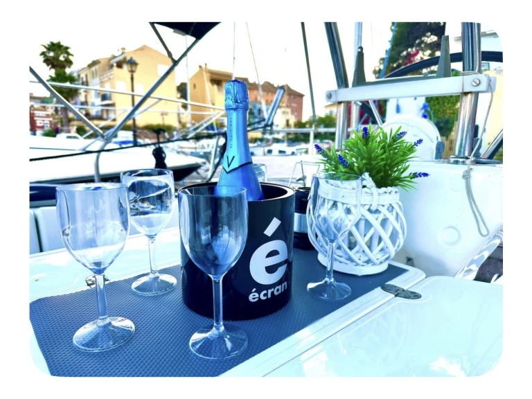 Sailboat rental in Sant Antoni de Portmany - Bavaria Bavaria 38 Cruiser