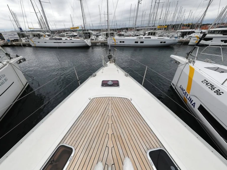 Bareboat Rental Sailboat Delphia with a boat licence