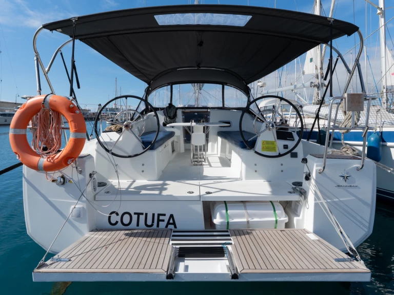 Boat rental Jeanneau Sun Odyssey 380 in Las Galletas on Samboat