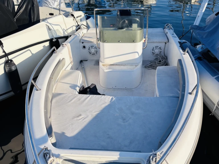 Motorboat for rent Cannes at the best price