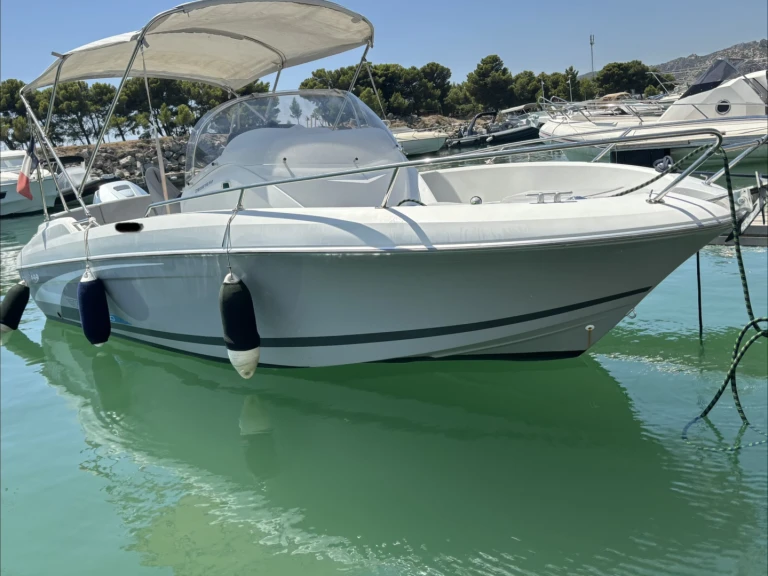 Motorboat for rent Marseille at the best price