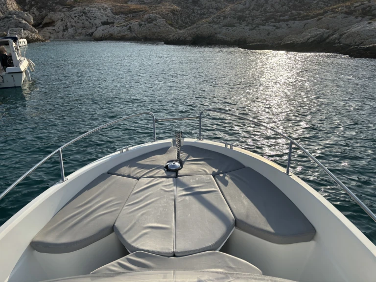 Bareboat Rental Motorboat Bénéteau with a boat licence