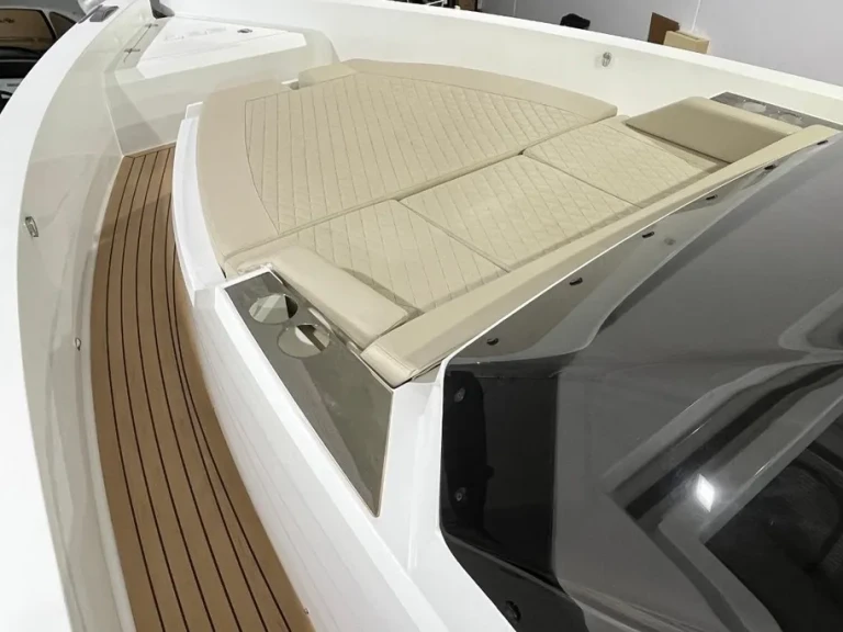 Bareboat Rental Motorboat De Antonio with a boat licence