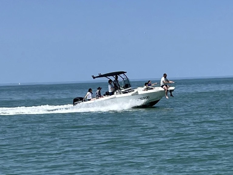 Yacht charter Noirmoutier-en-l'Île cheap Cap Camarat 675