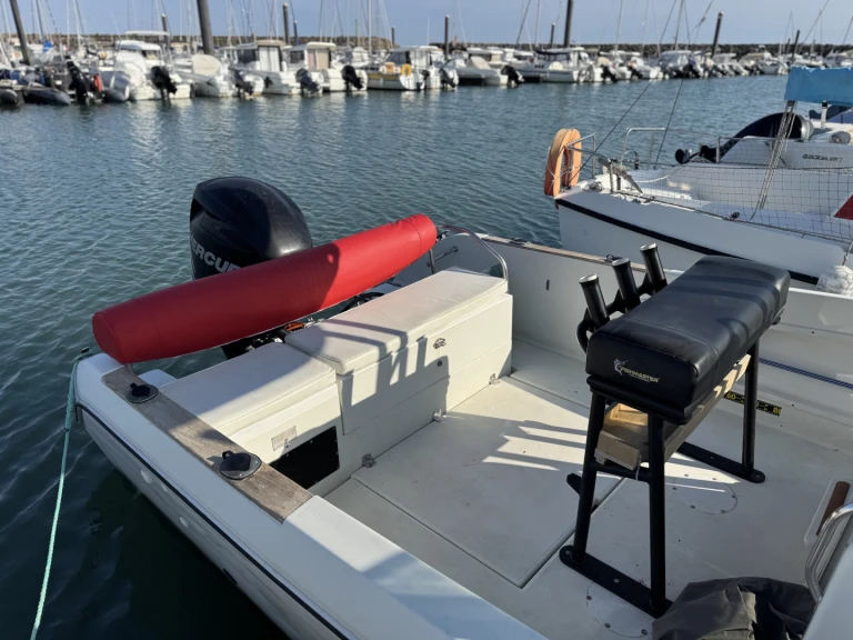Motorboat rental in Noirmoutier-en-l'Île - Jeanneau Cap Camarat 675
