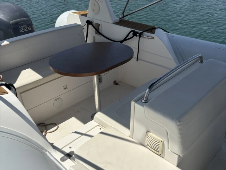 Rent a Capeli Tempest 770 La Rochelle