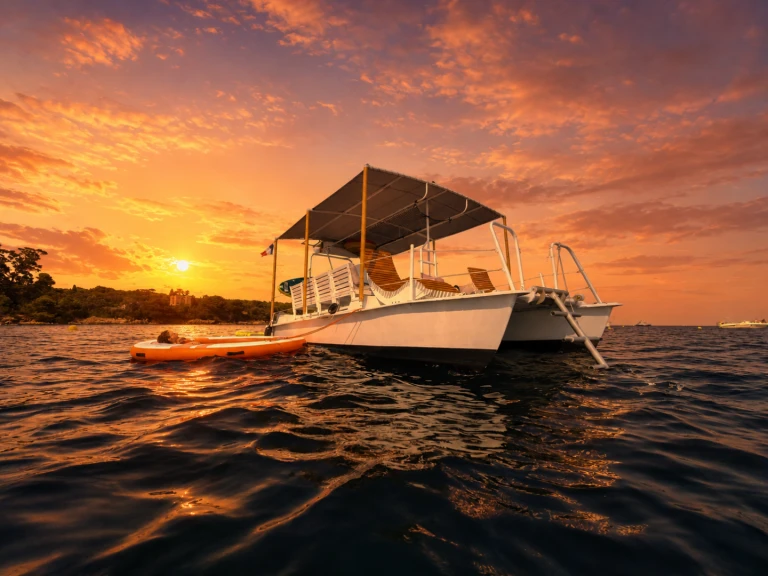 Boat rental Caparros Catabarge in Golfe-Juan on Samboat