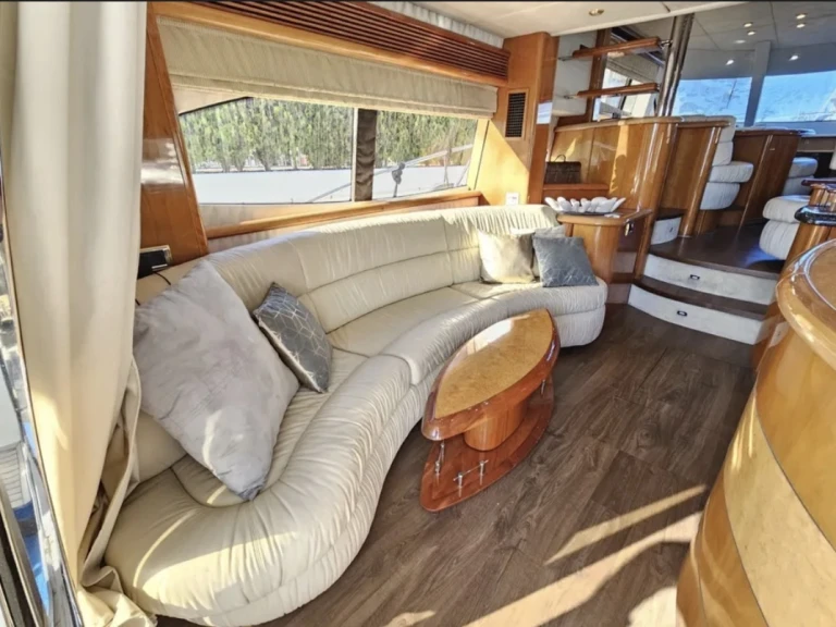 Yacht charter Golfe-Juan cheap Manhattan 74 MK II