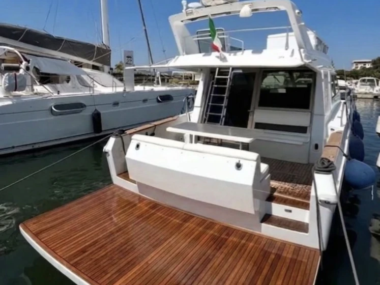Ferretti Ferretti 39 in Golfo Aranci Port on SamBoat