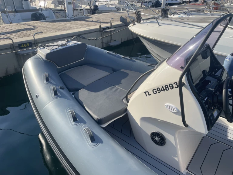 RIB for rent Port de Bormes-les-Mimosas at the best price