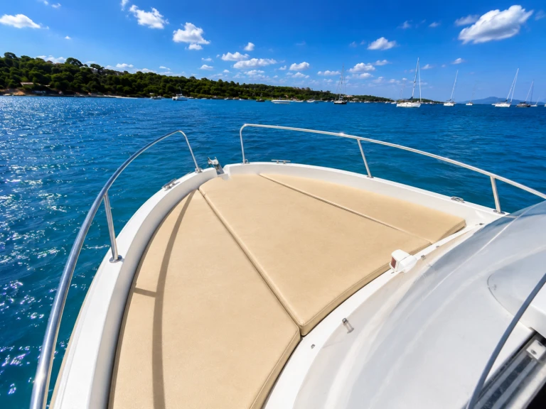 Boat rental Jeanneau Cap Camarat 555 WA in Mandelieu-la-Napoule on Samboat