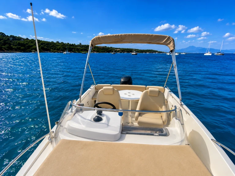 Motorboat for rent Mandelieu-la-Napoule at the best price