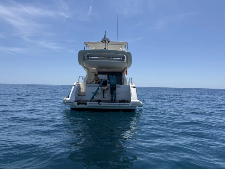 Rent a Azimut Azimut 43 Fly Varazze