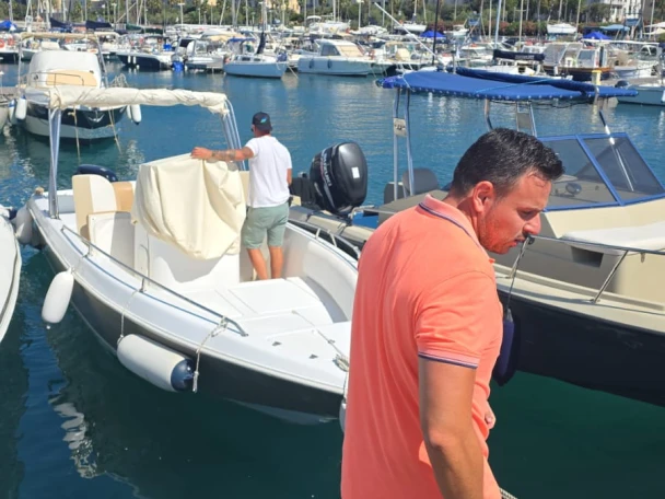 Motorboat rental in Salerno - Generica Generica