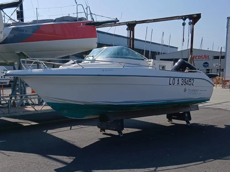 Motorboat rental in Lorient - Jeanneau Cap Camarat 615 WA