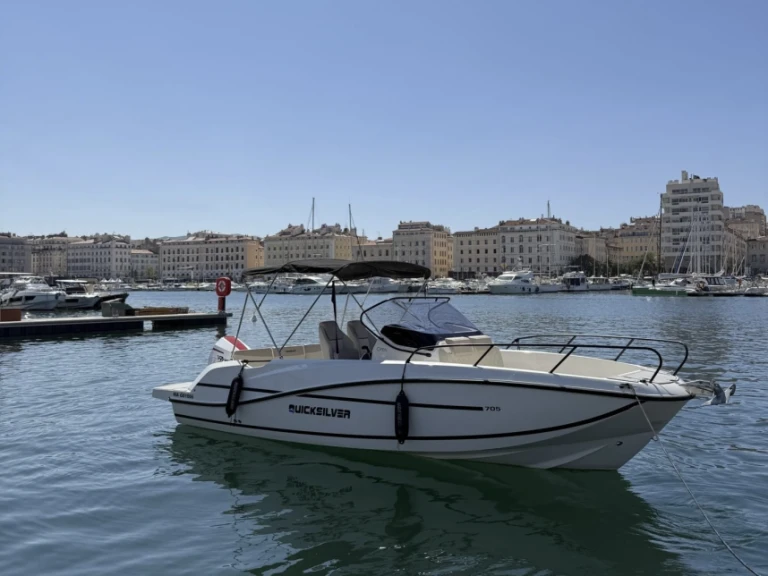 Motorboat rental with or without captain Quicksilver Marseille