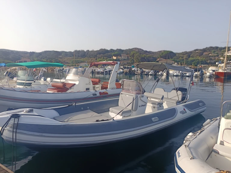 Rent a MV Marine 770 Fashion  Sant'Amanza