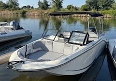 Boat rental Bayliner M19 in Hyères on Samboat