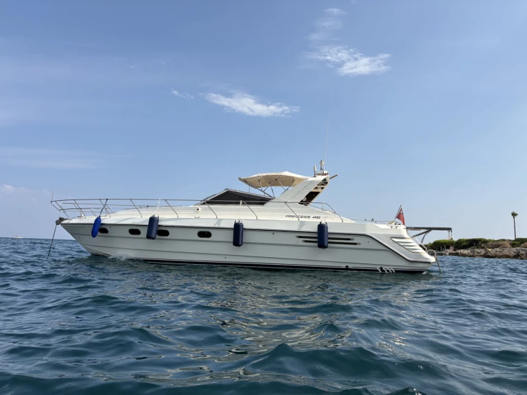 Luxury Yacht rental with or without captain Princess Antibes