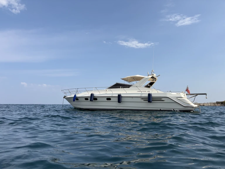 Bareboat Rental Luxury Yacht Princess with a boat licence