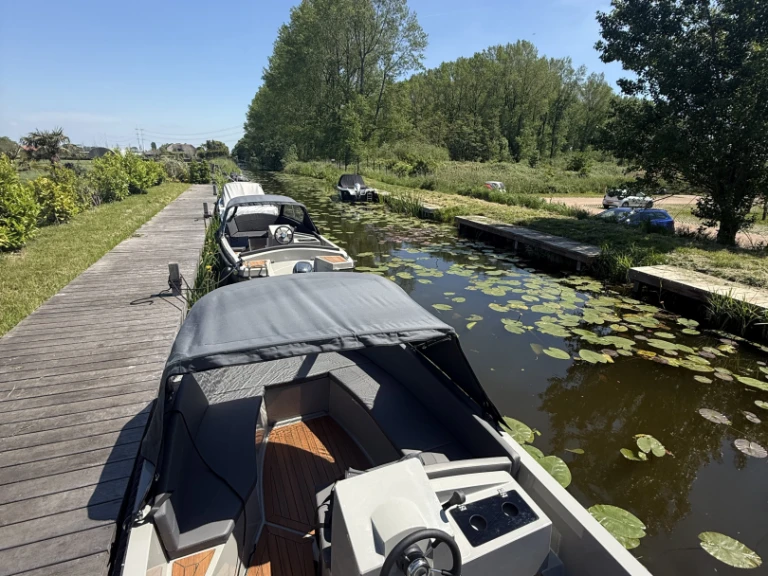 Motorboat rental with or without captain Aqua24 Oud Ade