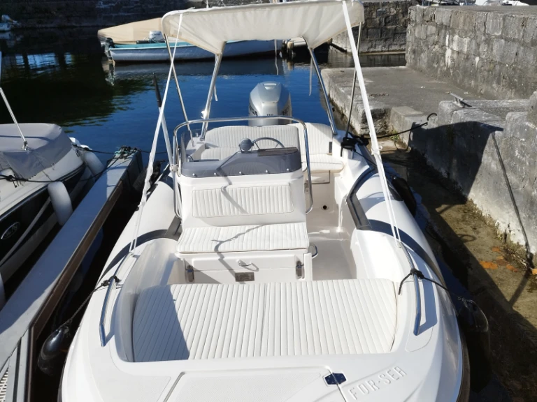 Zar Zar 53 in Grand Port d'Aix-les-Bains on SamBoat