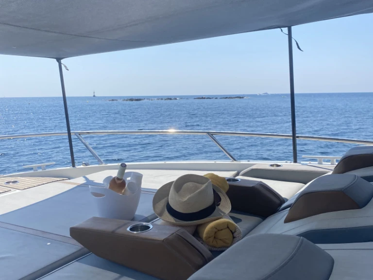 Motorboat for rent Mandelieu-la-Napoule at the best price